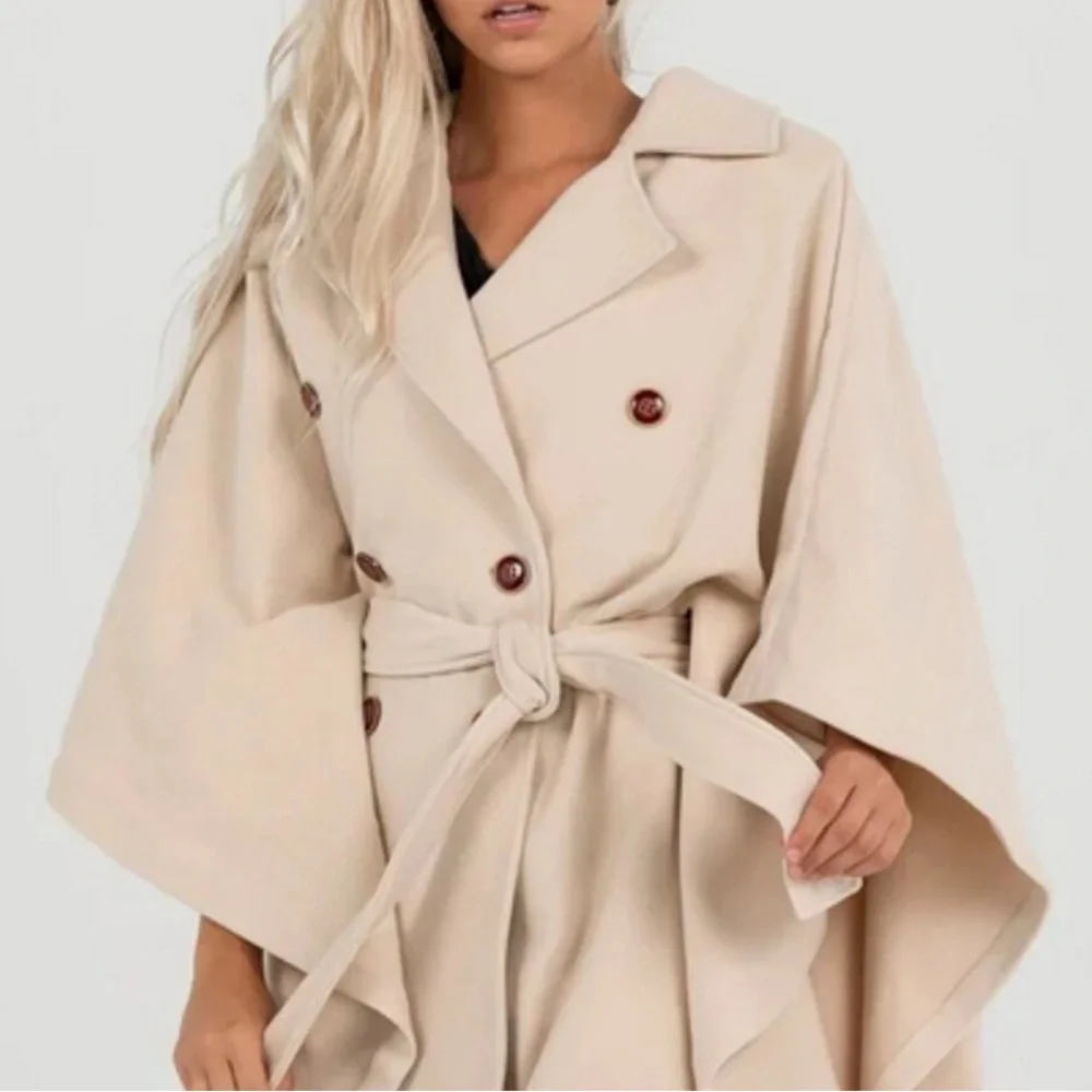 Aleeza Paris Buttoned cape NWT MED - Picture 5 of 7